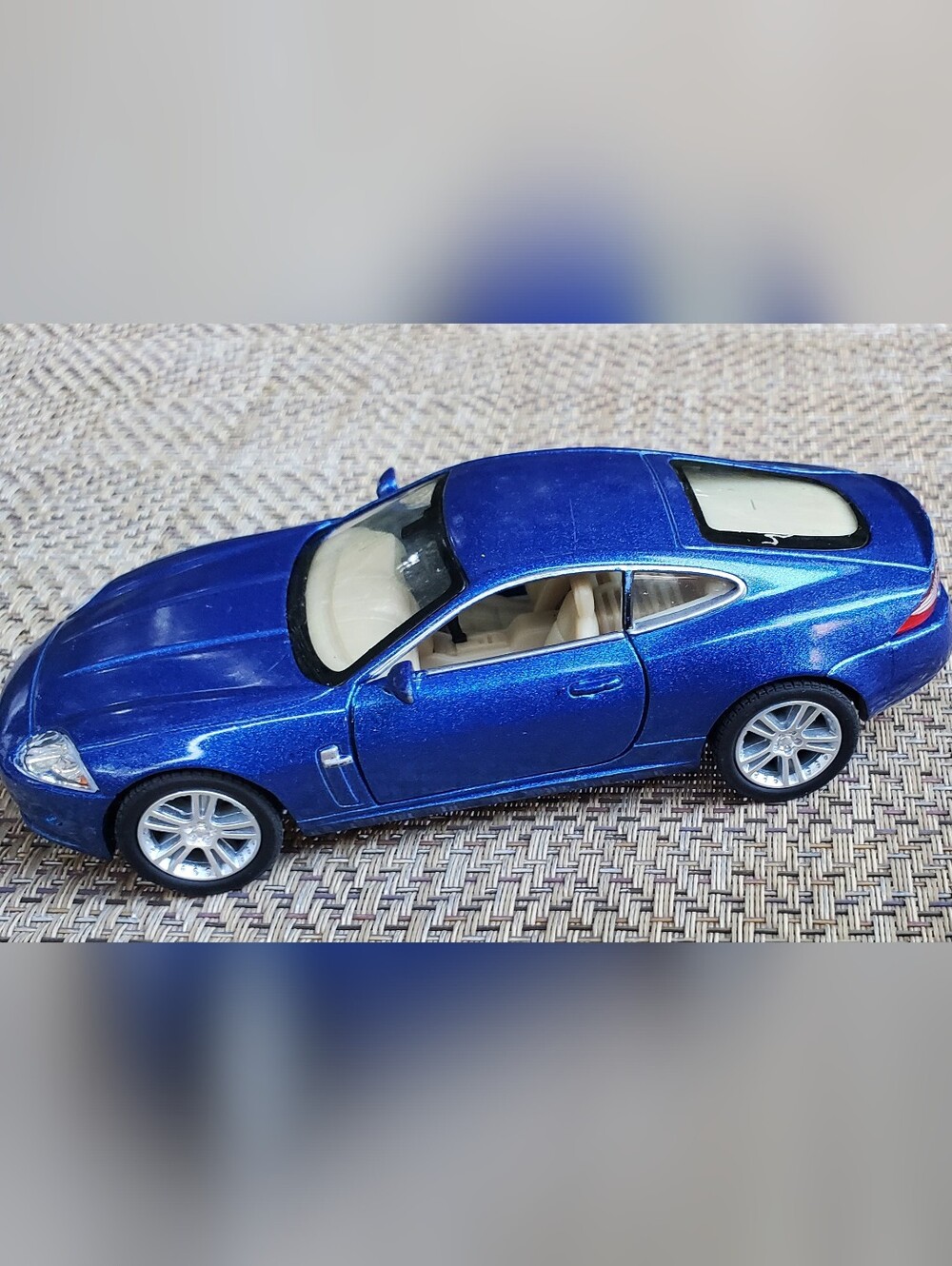 Kinsmart 5321D Jaguar XK Coupe 1/38 scale diecast model car,